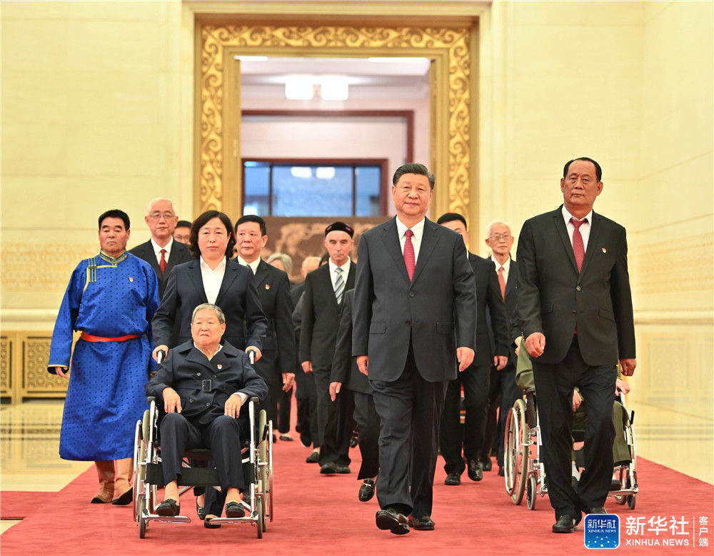 Cable de Fongming: La ceremonia de otorgamiento de la "Medalla del 1 de julio" para celebrar el centenario de la fundación del Partido Comunista de China se llevó a cabo en Beijing Shengda. Xi Jinping