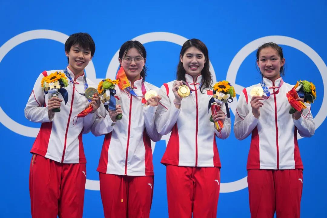 Cable de Fongming: ¡Rompió el récord mundial! El equipo chino ganó el oro en el relevo femenino 4x200M estilo libre