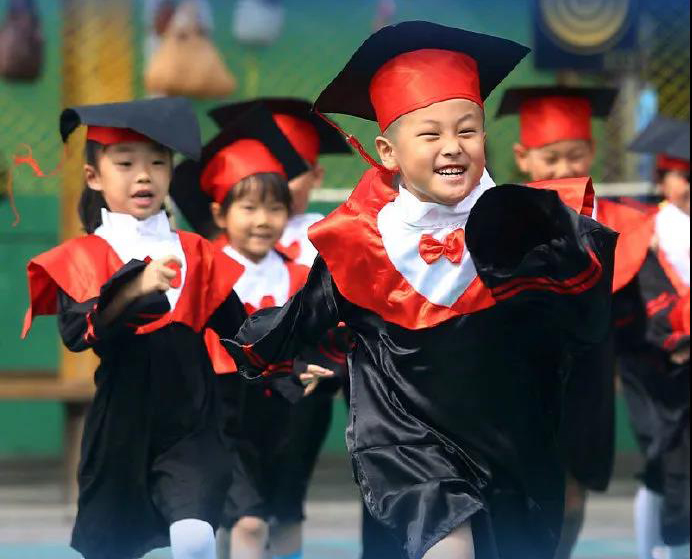 Cable de Fongming: Li Keqiang: Hay que reducir la carga de la crianza y educación e implementar la política de tres hijos